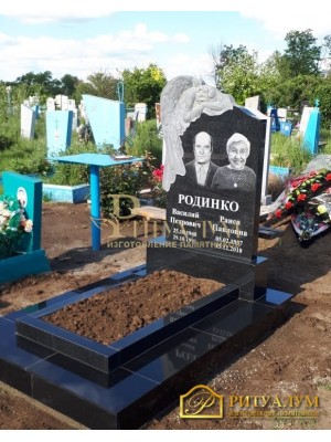 Памятник резной из гранита ЧПУ «Скорбящий с розами» семейный — ritualum.ru